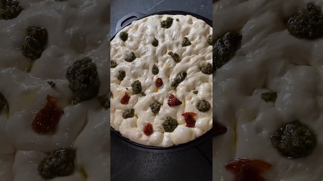 Pesto, Basil and Sun dried Tomatoes Focaccia #sourdough