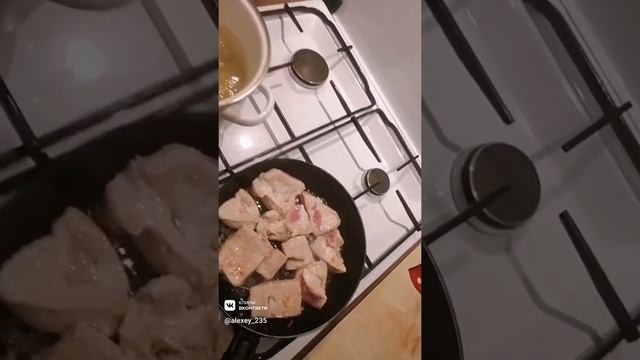 Макароны с индеикои. "салат витаминыи".