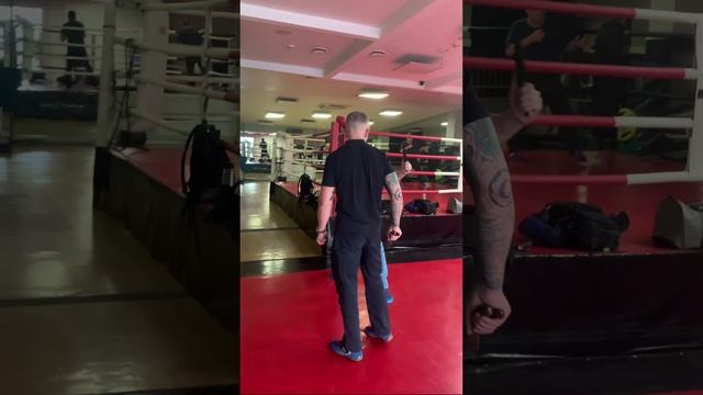 Сегодня усложним задачу по изучению азов прикладного ножевого боя. Маятник в треугольнике.