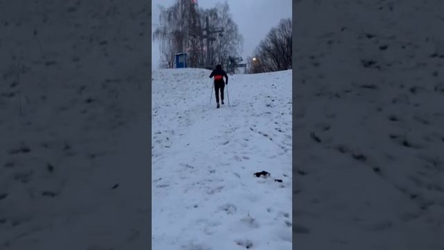 Лыжная имитация на горнолыжной трассе