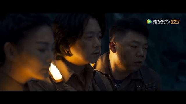 【懸疑💥Movie】探險小隊被神秘部落追殺，一路逃竄後，竟掉入巨大屍坑！！！ #中国电影#悬疑  #悬疑片  #電影 #movie #惊悚  #鬼吹灯之云南虫谷 #奇幻電影