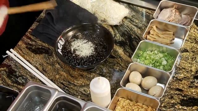 Agu Ramen Bistro makes its kotteri tonkotsu ramen (2)