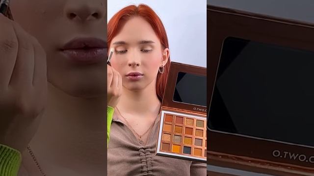 Макияж косметикой O.TWO.O