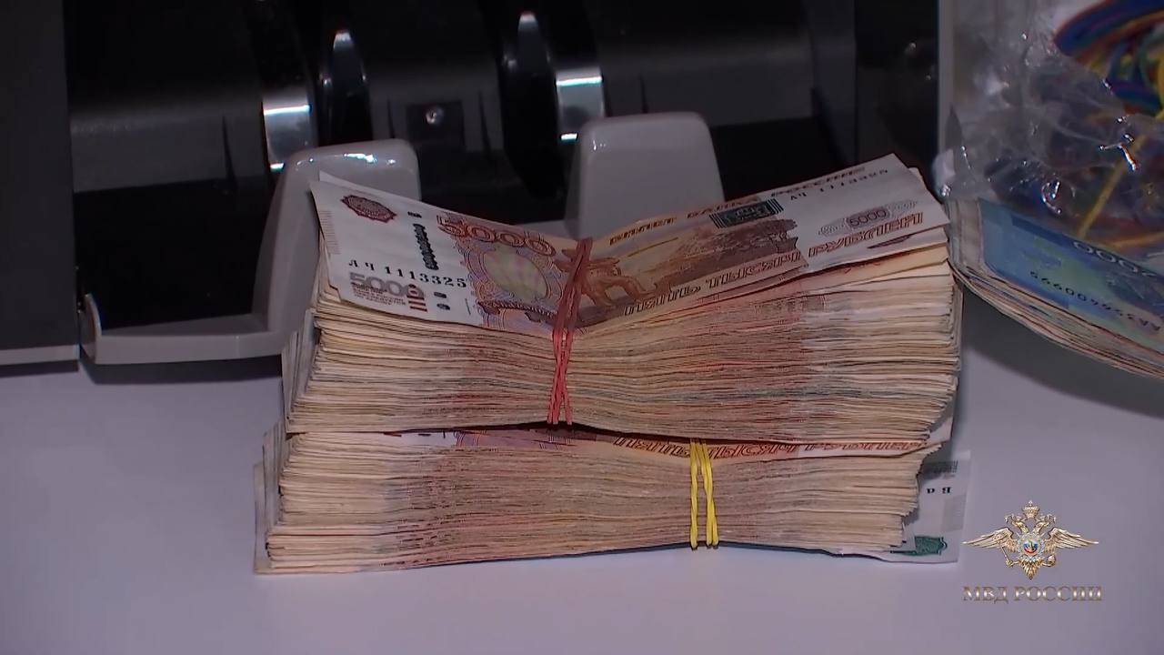 Полицейские задержали подозреваемого в хищениях сбережений граждан с использованием криптоматов