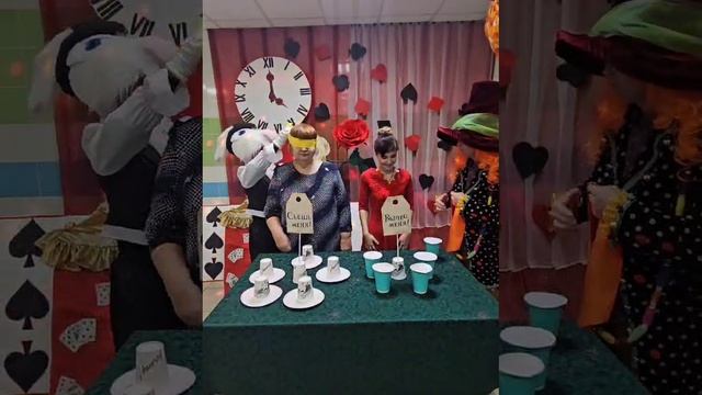 День именинника по сказке Алиса в зазеркалье