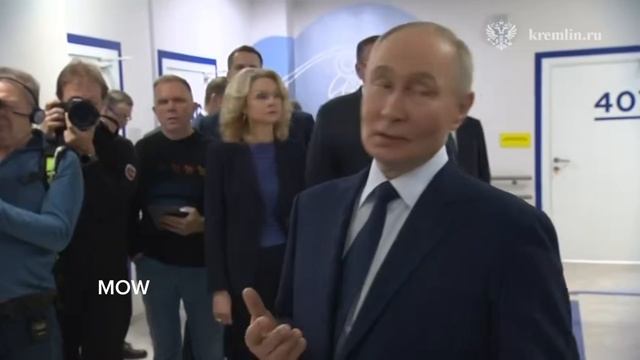 Владимир Путин прибыл в Центр инновационных технологий, где проходят реабилитацию бойцы СВО.