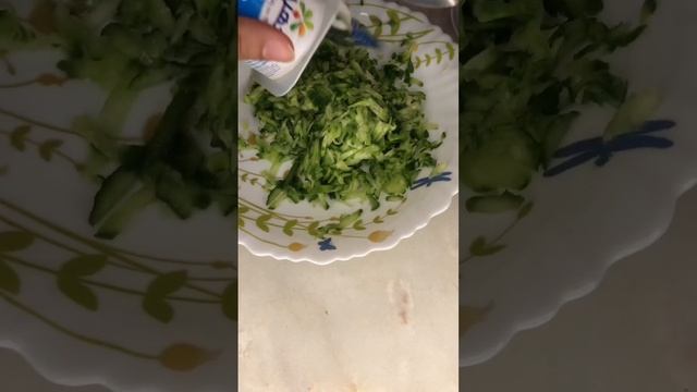سلطة الخيار بالزبادي..تقدم مع الارز البسمتي والمندي وورق العنب