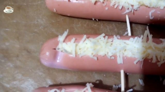 обалденно вкусно, просто   СОСИСКИ с СЫРОМ