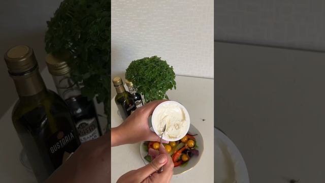 Запеченные перцы и черри, семечки, творожный сыр, о/масло, бальз/уксус, чеснок, зелень, базилик