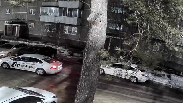 Нападение неизвестных на жителя двора Петрова