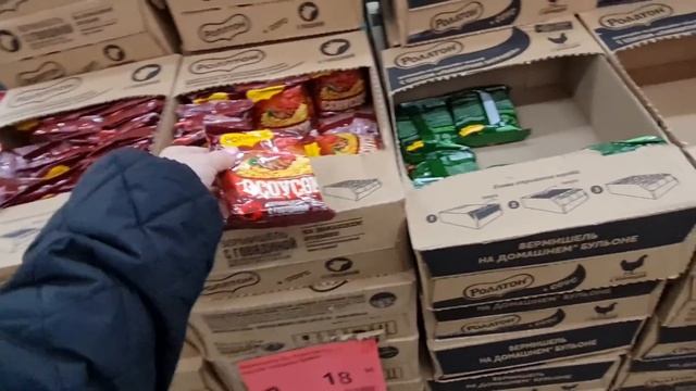 В Магазине ДОБРОЦЕН горы товара.Полочки Постоянно пополняются во Всех отделах
