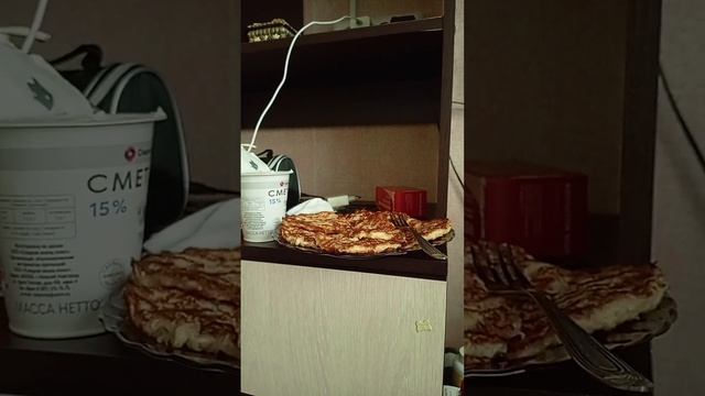 Драники из капусты с сыром и куриными яйцами