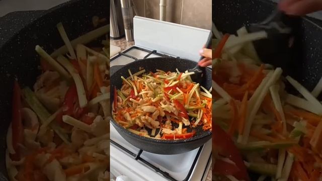 Вок с курицей и овощами. Рецепт в описании