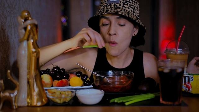 МУКБАНГ / БОРЩ 🥘 / Кекс в браке RIP ⚰️💐