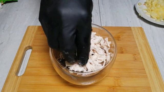 САЛАТ "ВИКИНГ" С КУРИЦЕЙ И ГРИБАМИ - поражает своим ярким и необычным вкусом!