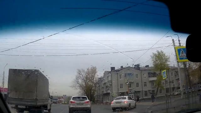 ЖИВЕМ В ДЕРЕВНЕ!!ДНЁМ РАБОТА!!!НОЧЬЮ РАБОТА!!!ДОЖДИ ЛЬЮТ!!!ОТПРАВИЛ МАМУ НА МОРЕ!!!Деревенский влог