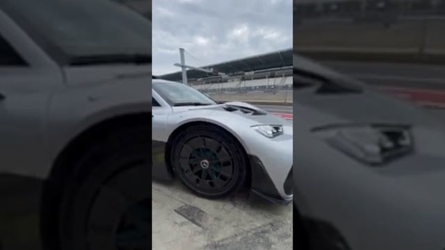 Смотрите, до чего быстро опускается AMG ONE... 🤯