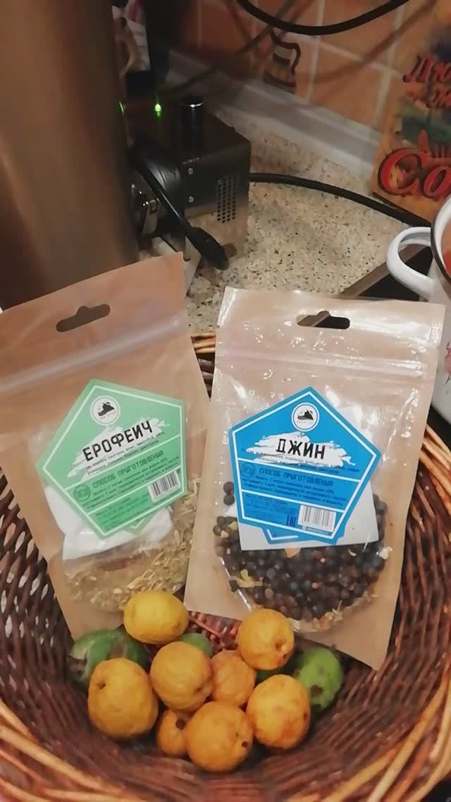 Самогонный вечерок на кухне.