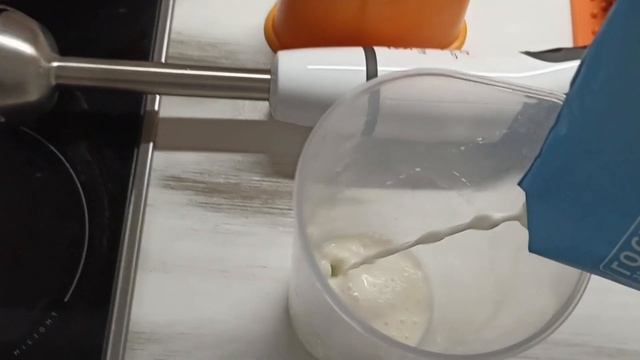 Коктейль с бананом и шоколадным мороженым