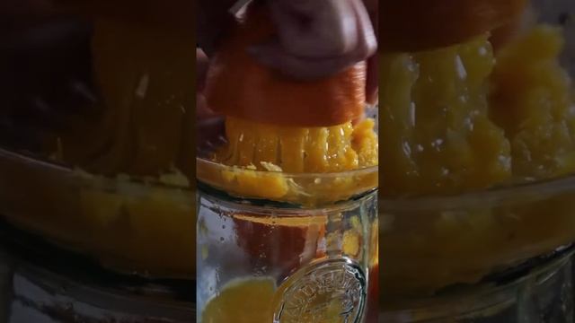 Watch me make freshly squeezed orange juice!🍊 #edits #orange #homemade
