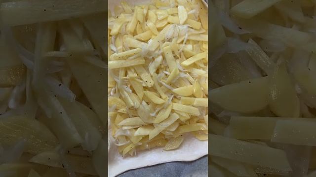 Пирог с картошкой и консервированной рыбкой.