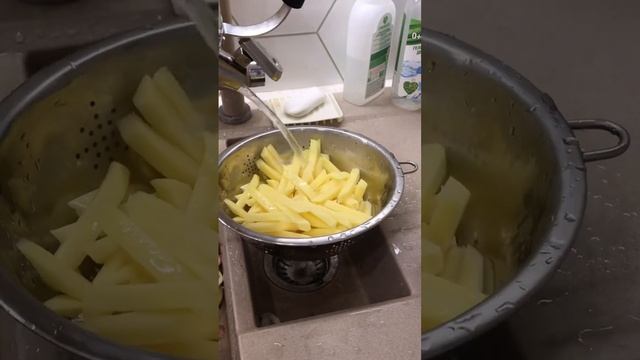 Ум отъешь как вкусно будет! Жаренная картошка с грибами вишенками! #жареннаякартошка#бытсрыйужин