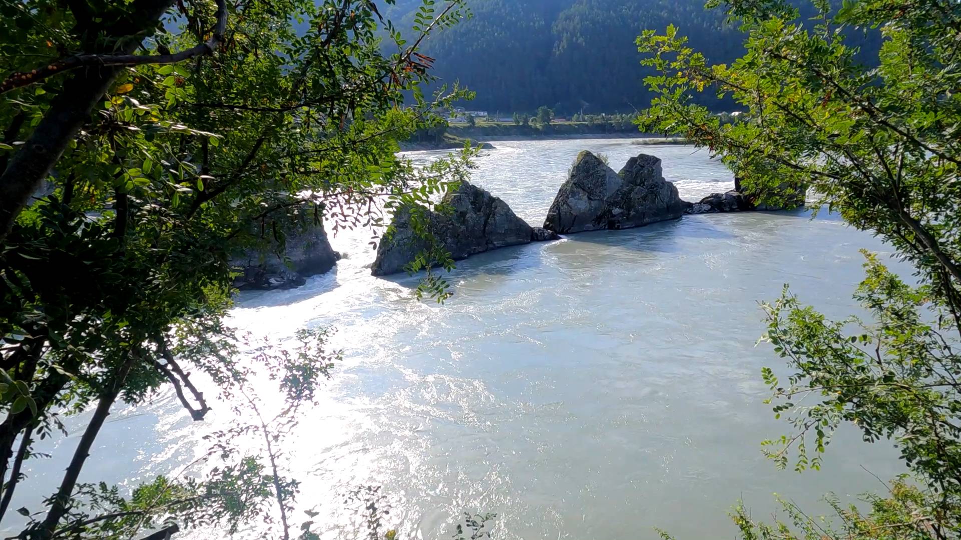 Скалы Зубы дракона,река Катунь,Горный Алтай