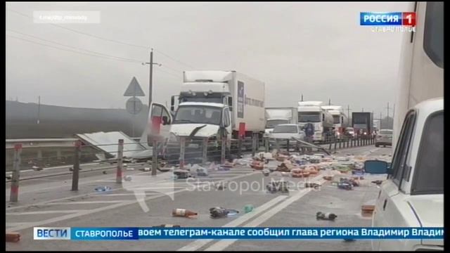 В Минводах в ДТП попала груженная напитками «Газель»