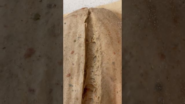 Пшеничный с добавлением солода, прованских трав и вяленых томатов🍅#хлеб #bread #bakery