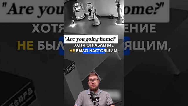 Крошечный робот похищает 12 больших китайских ботов из выставочного зала в Шанхае