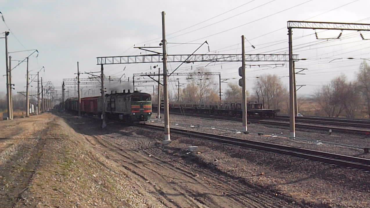 Тепловоз 2ТЭ10М-3562 идёт на взлёт. Звук 10Д100.