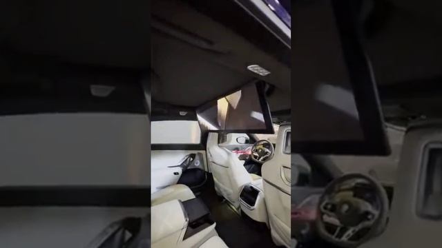 У этого авто встроенный КИНОТЕАТР!
