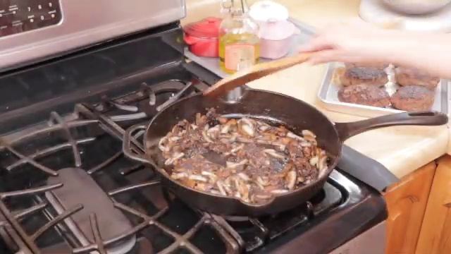 Salisbury Steak With Mushrooms & Onion Gravy