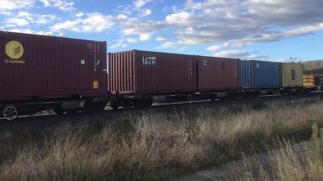 Tasrail #33 tr09 tr07 container train and empty logs Rocherlea