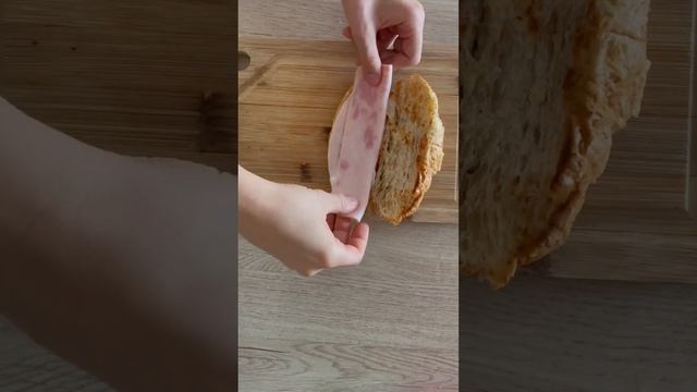 Круассан на завтрак с ветчиной и сыром.#мультикухня #вкуснаяеда #завтракза5минут #круассаны #food