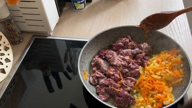 КУРИНАЯ ПЕЧЕНЬ с МОРКОВЬЮ и ЛУКОМ в сливках