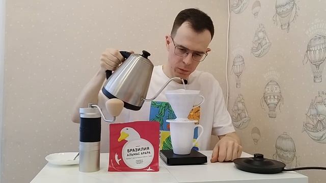 Заварил в воронке кофе из Бразилии от обжарщика Bolshe Coffee Roasters