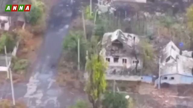 На этих кадрах работа российской артиллерии по домам, где засели украинские боевики.