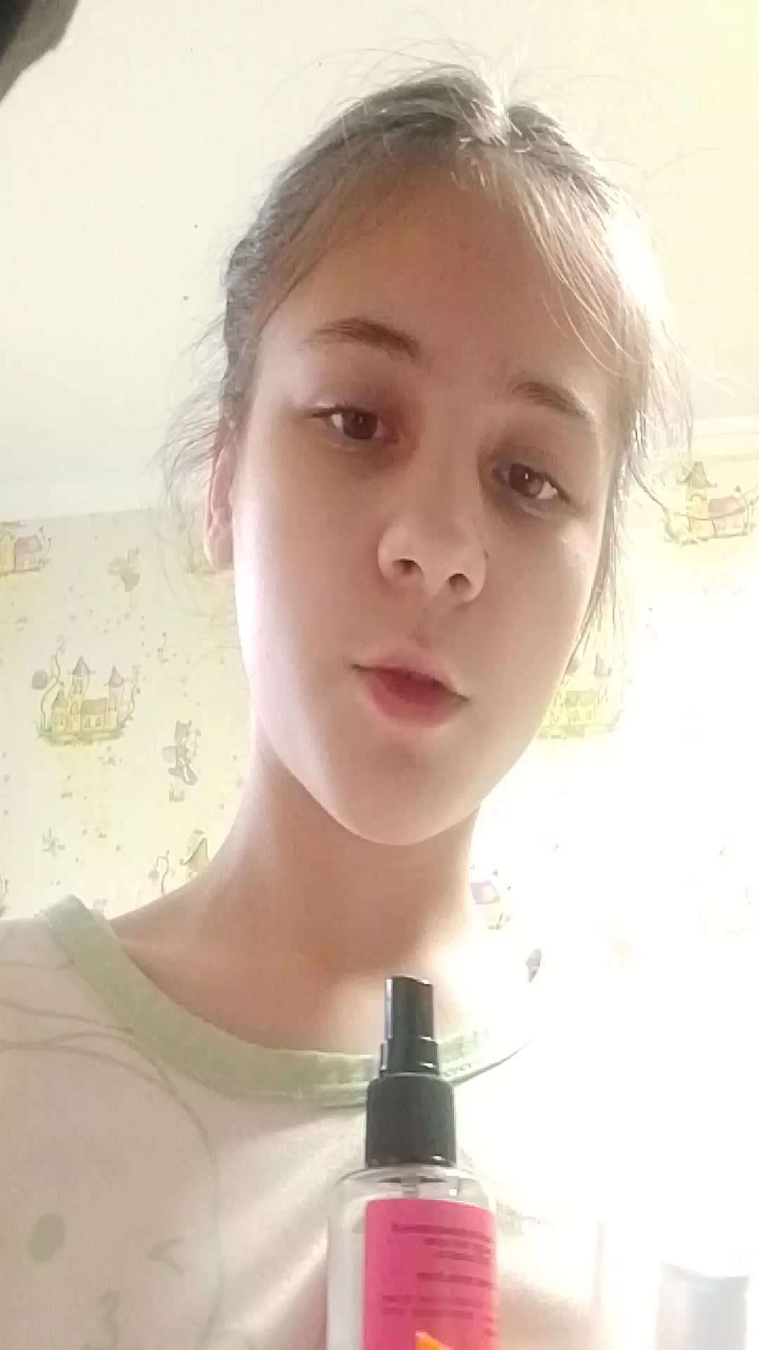 я пришла со школы💗