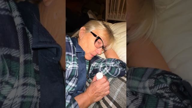 Внучка решила избавиться от своей бабушки..