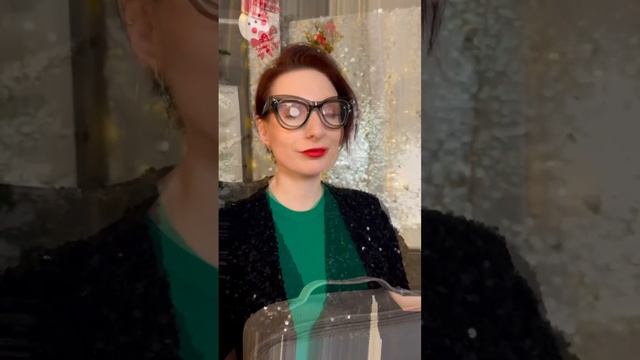 Когда не знаешь, что подарить на праздники и выходит Рождественский каталог LR ❤️