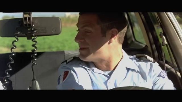 Даниэль доставляет отца Лили до аэропорта. Такси 2 (2000) (360p).mp4