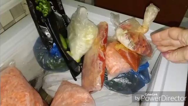 Сварила ужин, поставила хлеб.