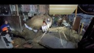 Укладываю плиты, закрываю теплотрассу.mp4
