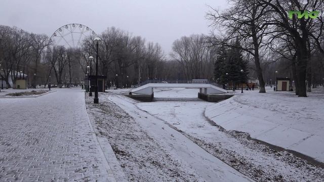 Самарцы устроили стихийный каток на водоеме в парке "Молодежный"