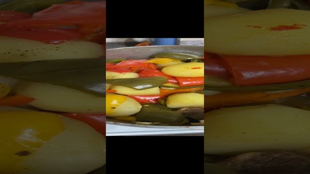 Тушенная говядина с овощами в Казанке на плите.
