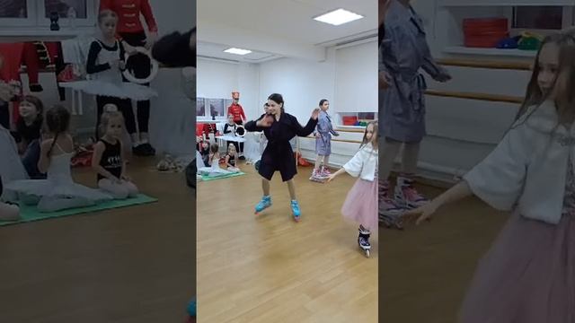 Репетиция сцены Каток из Многожанрового спектакля Щелкунчик.