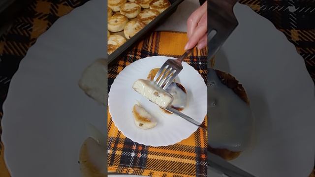 Сырники с изюмом.