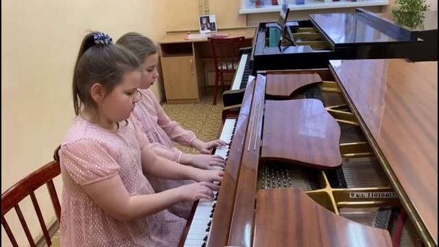Б.Юрьев, переложение В.Дуловой "Динь-динь-динь", исп. Головина Мария, 8 лет, Головина Юлия, 9 лет