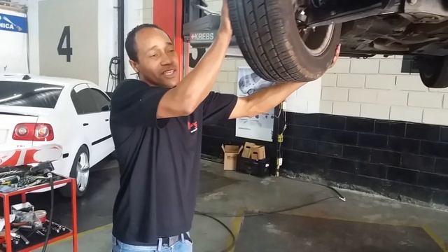 Fox com semi eixo empenado carro  vibrando a direção